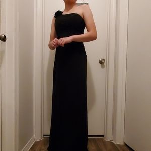 Black one-shoulder evening gown